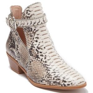 BCBCGeneration Snakeskin Boots